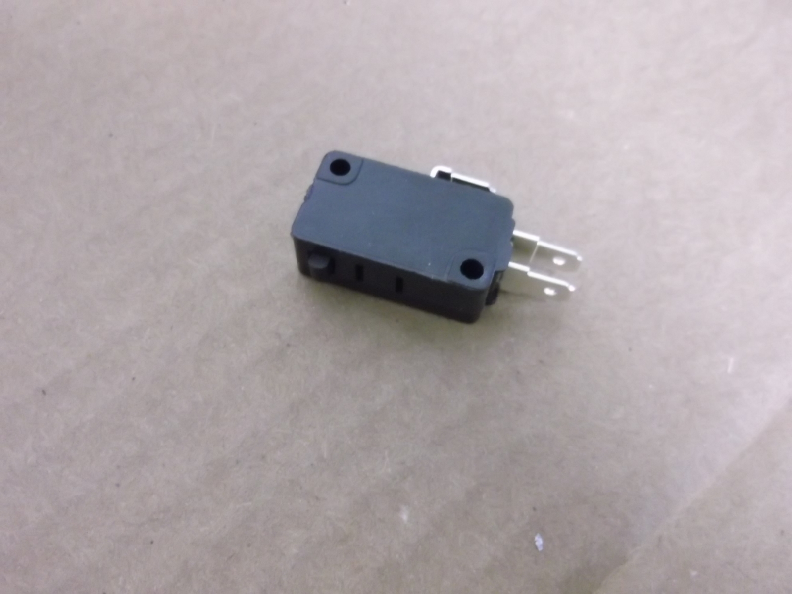 Classic Arcade 28mm Push Button With Microswitch – Perfect For 1 Or 2 Player DIY Control Panels